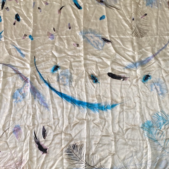 SILK SCARF BIRD FEATURES light blue with cream white hand hemmed rolled 42”x43” - Picture 3 of 16